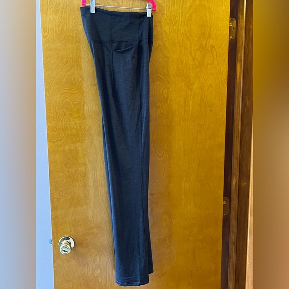 NWT All in Motion ultra high-rise Flare Legging. Size Medium - Picture 16 of 16